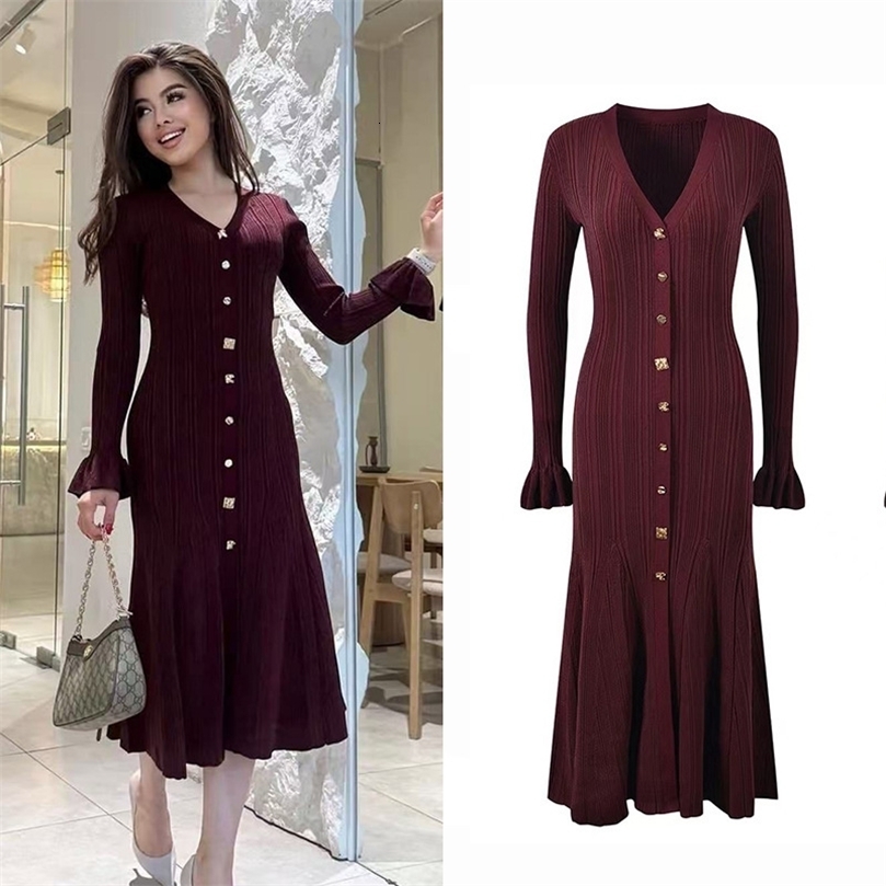Elegant Long Sleeve Knitted Dress Style Womens Fashion Slim Fit VNeck Midi Pure Color Metal Buckle 251219