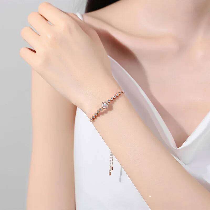 18K Gold Inlaid Moissanite 3D Diamond Square Bracelet, Adjustable Push-pull Chain, Fresh and Simple Style Bracelet 97d