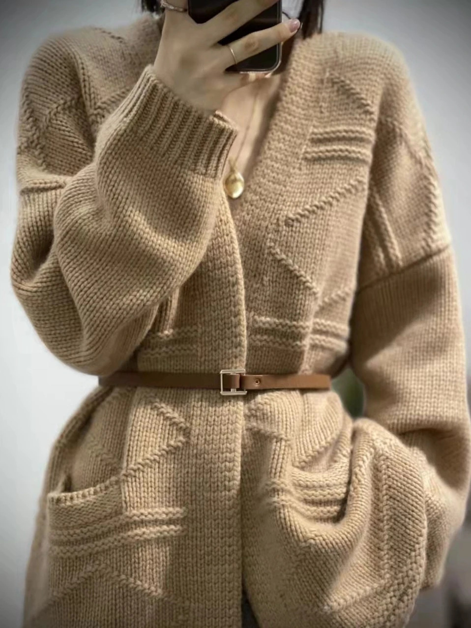 Heavy 100 pure cashmere cardigan womens loose padded coat long Vneck knitted sweater in autumn and winter 251225