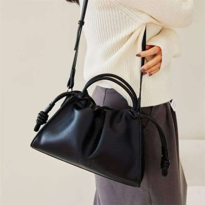 Brand Drawstring Cloud Tote Large Capacity Commuter Wandering Popular Ladies Versatile Crossbody Dumpling Bag MOMOTU