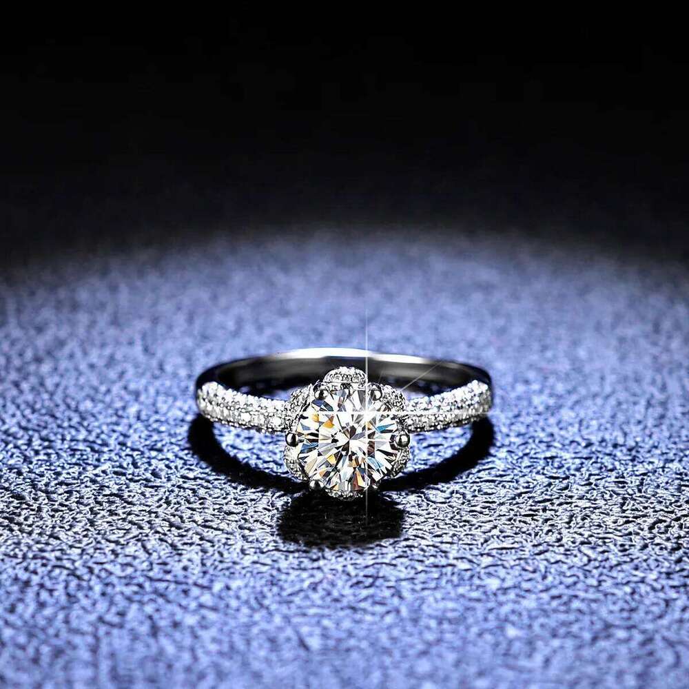 18K gold inlaid D-color moissanite diamond PT950 platinum women's wedding ring, one Ct queen fashion ring 028