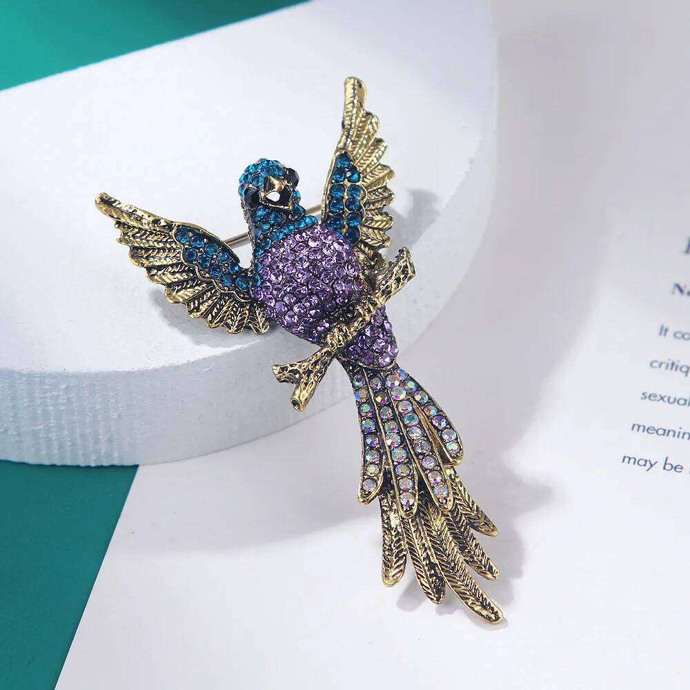 ZAKOL Exquisite Full Crystal Luxury Hummingbird Brooches Badges for Women Men High-end Classic Animal Pins Buckles