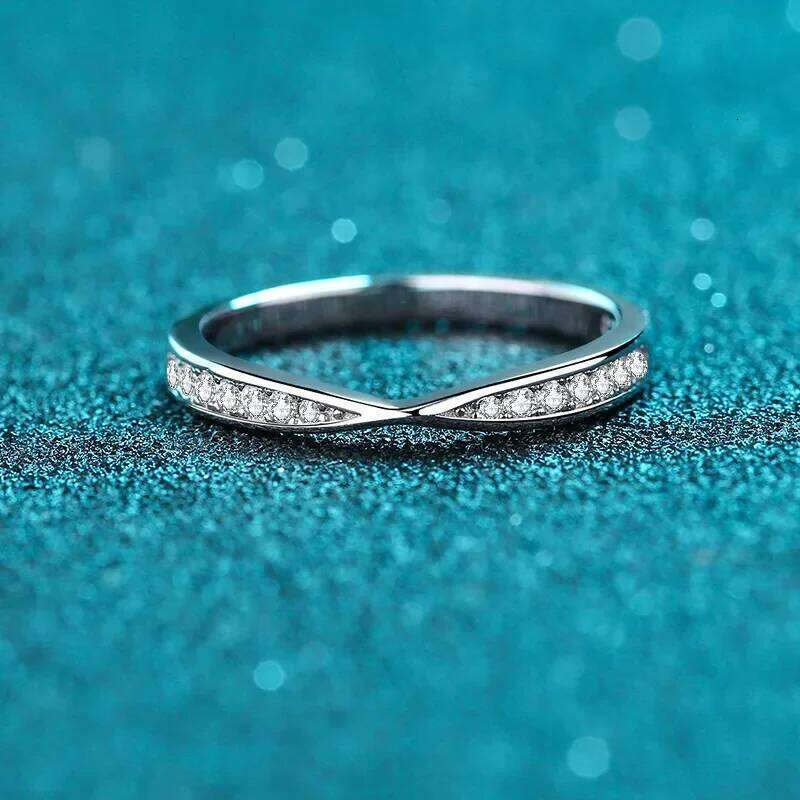 18K Gold Inlaid Women's Personalized Fashion Cross Shaped Moissanite PT950 Platinum Diamond Simple Ring 4ee