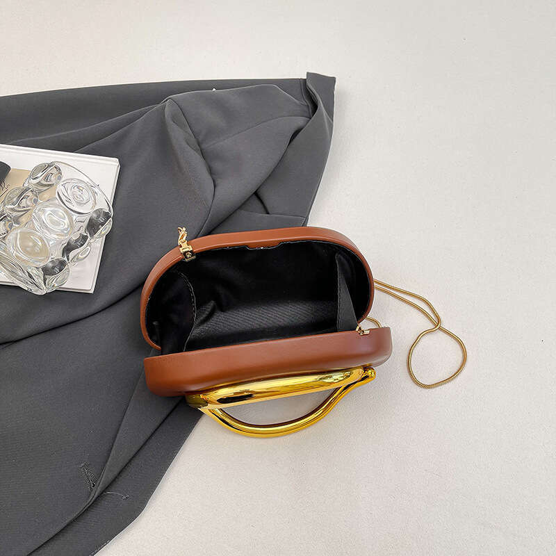 Elegant Tote for Formal Events: Ladies' Compact Shoulder & Arm Bags Featuring Exquisite Detailing