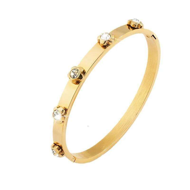 ZAKOL New Five-leaf Flower Heart Zircon Inlaid Stainless Steel Bracelet for Women High Quality Waterproof Jewelry Gift Clover