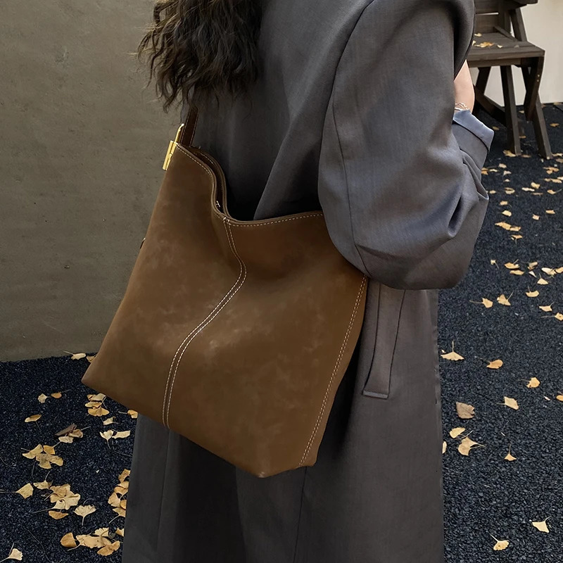 Autumn and Winter Niche n InsStyle Suede Retro Simple Bucket Bag Light Versatile Shoulder Underarm 1783QX 251216