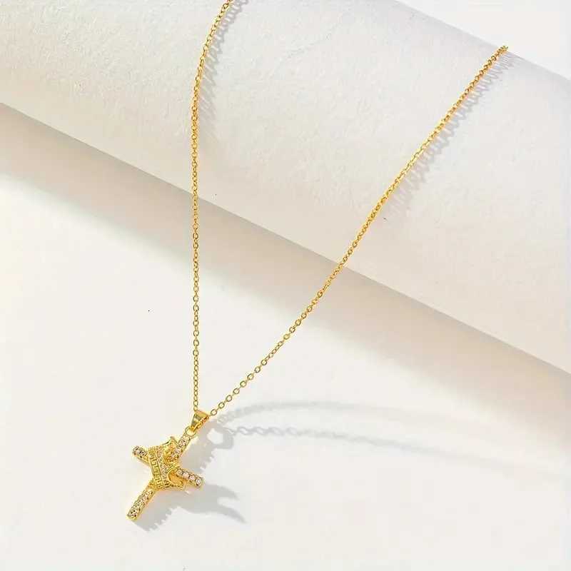 A Gorgeous Crown Cross Pendant Necklace Suitable for Daily and Party Wear Thanksgiving Gift Suitable for All Seasons Y251227