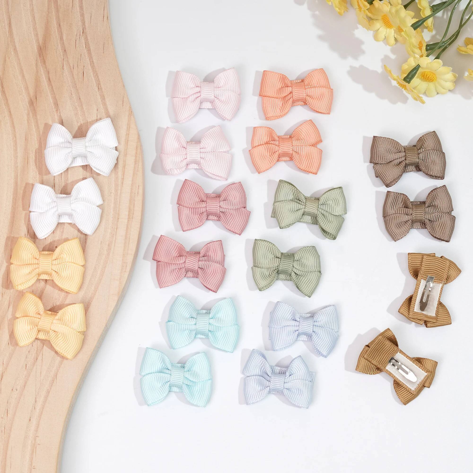 40Pcs Baby Girl Small Hair 1.4 inches Grosgrain Ribbon Clips for Infant Girls-Fully Lined Mini Bows in 20 Color Pairs ddmythur