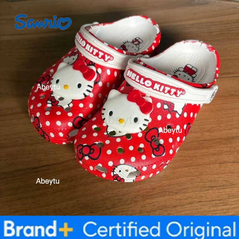 Sanrio 2025 KT Cat Cartoon ChildrenS Hole Shoes For Boys And Girls Beach Toe Caps Slippers Big ChildrenS Summer Fashion Sandals Gift H251230