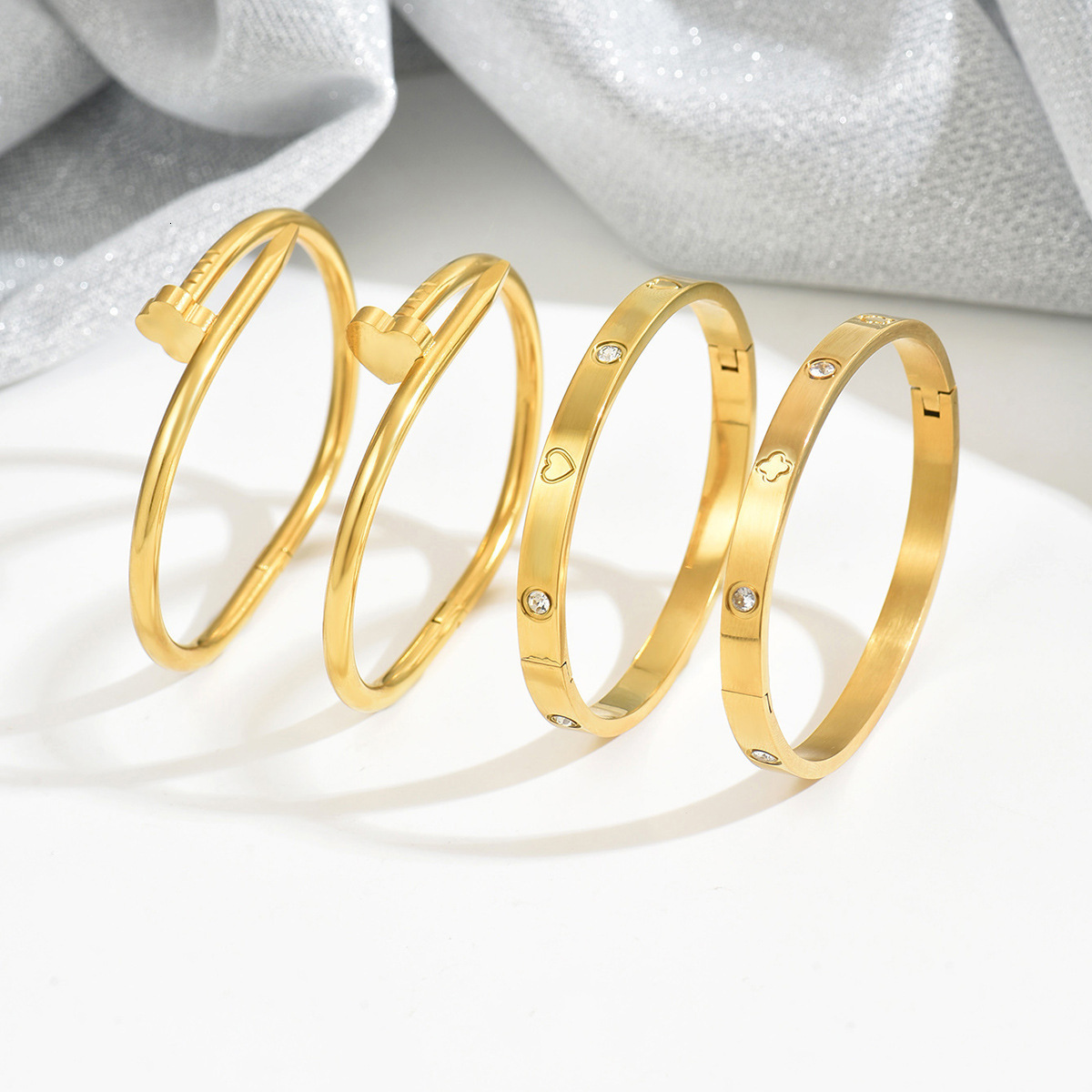 Luxury Brand Designer Jewelry Stainless Steel Gold Bracelet Set With Diamond-Studded Studs, Small Waist Four-Leaf Clover Gold Bangles, Light Luxury