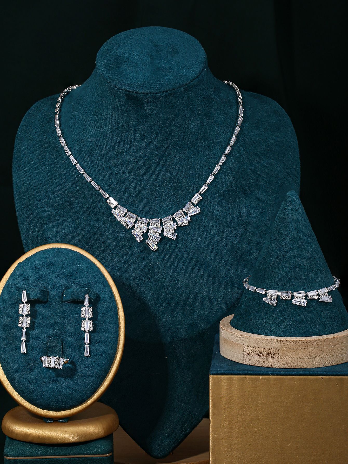 Luxury Brand Designer Jewelry Hot-Selling Brilliant Full Diamond Jewelry Set Claw Chain Necklace Fashion Synthetic Zircon Jewelry Set Jewelry Set
