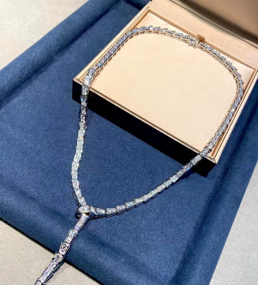 Top Designer Women Snake Shaped Full Diamond Womens Necklace Chain High-end Dance Party Luxury Jewelry Accessories Festival Gift good