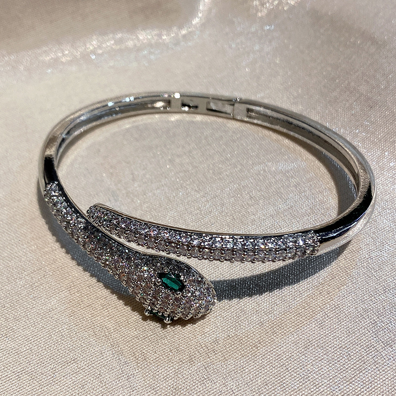 Luxury Brand Designer Jewelry European And American Fashion Exotic Snake Bracelet Green Eye Open Snake Female Evil Eye Bracelet Retro Exaggerated Whol