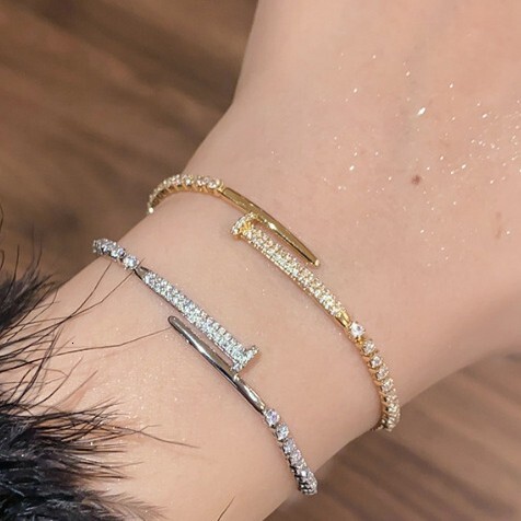 Luxury Brand Designer Jewelry Real Gold Plated Zircon Nail Geometric Adjustable Bracelet Simple High-End Sense Temperament Bracelet Commuting Versatil