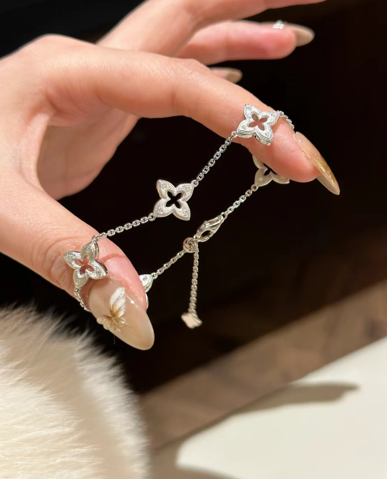 Luxury Brand Designer Jewelry New Hollow Four-Leaf Clover Bracelet For Women, Brushed Pointed Rhinestones, Vintage French Style, 18K Plated Four-Leaf 