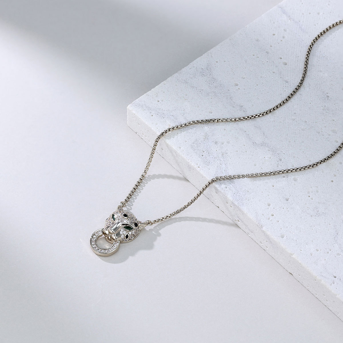 Designer Earring Green Eyes Leopard Pendant Necklace Paved AAA Zircon Diamond Panther Charm for Women Earbone Clip best Gift Jewelry wedding jewelry