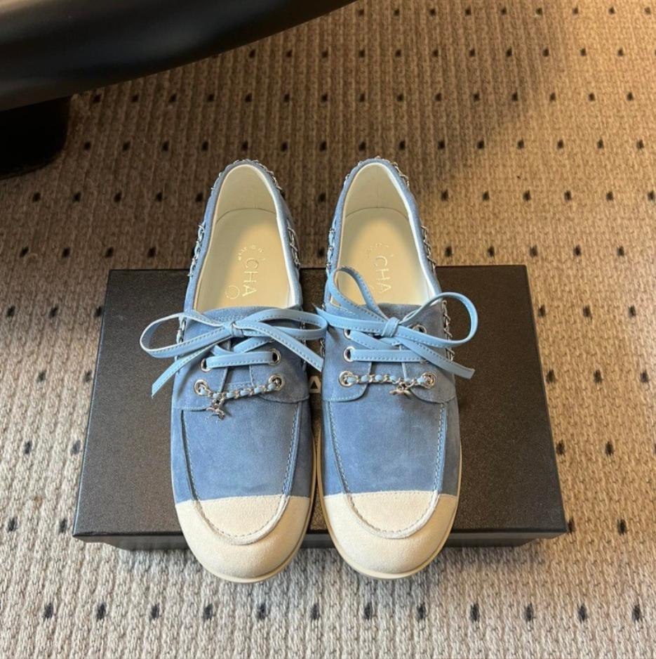 2026 New Women's Suede Leather Ship Shoes Designer Fashion Luxury Bag Round Head Strap Bow Bead Chain Sliding Shoes