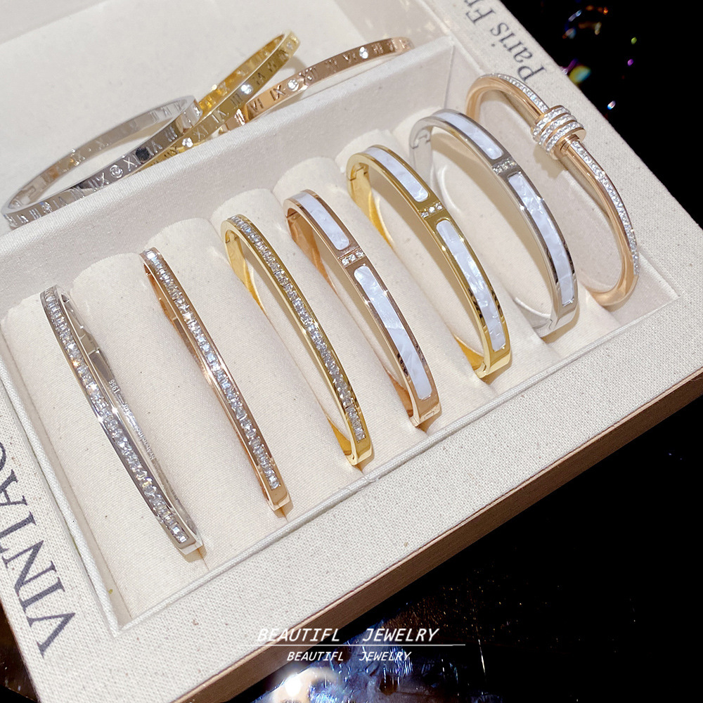 Luxury Brand Designer Jewelry Hot-Selling Steel Bracelet For Women, Elegant And Sophisticated, Exquisite Bracelet, Light Luxury Fashion, Non-Fading Bangle, Hand