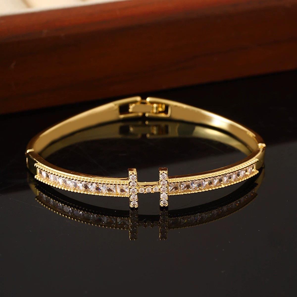 Luxury Brand Designer Jewelry 2025 New European And American Style Nail Bracelet Exquisite Copper Micro Inlaid Zirconia Hand Jewelry High-End Open Lux