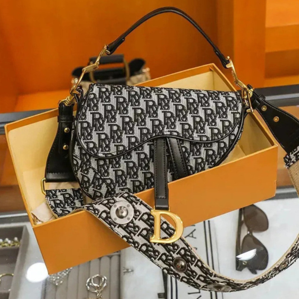 Evening bag Canvas Women's Hundred Handbag Crossbody Saddle Bag Comfortable Shoulder Strap Women Large Capacity Letter Underarm Bags New 5536