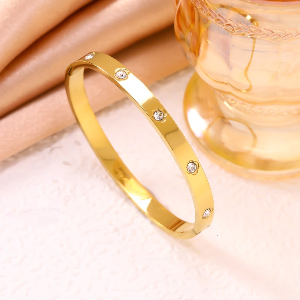 Luxury Brand Designer Jewelry Stainless Steel Gold Bracelet Set With Diamond-Studded Studs, Small Waist Four-Leaf Clover Bracelet Gold Bangles for Wom