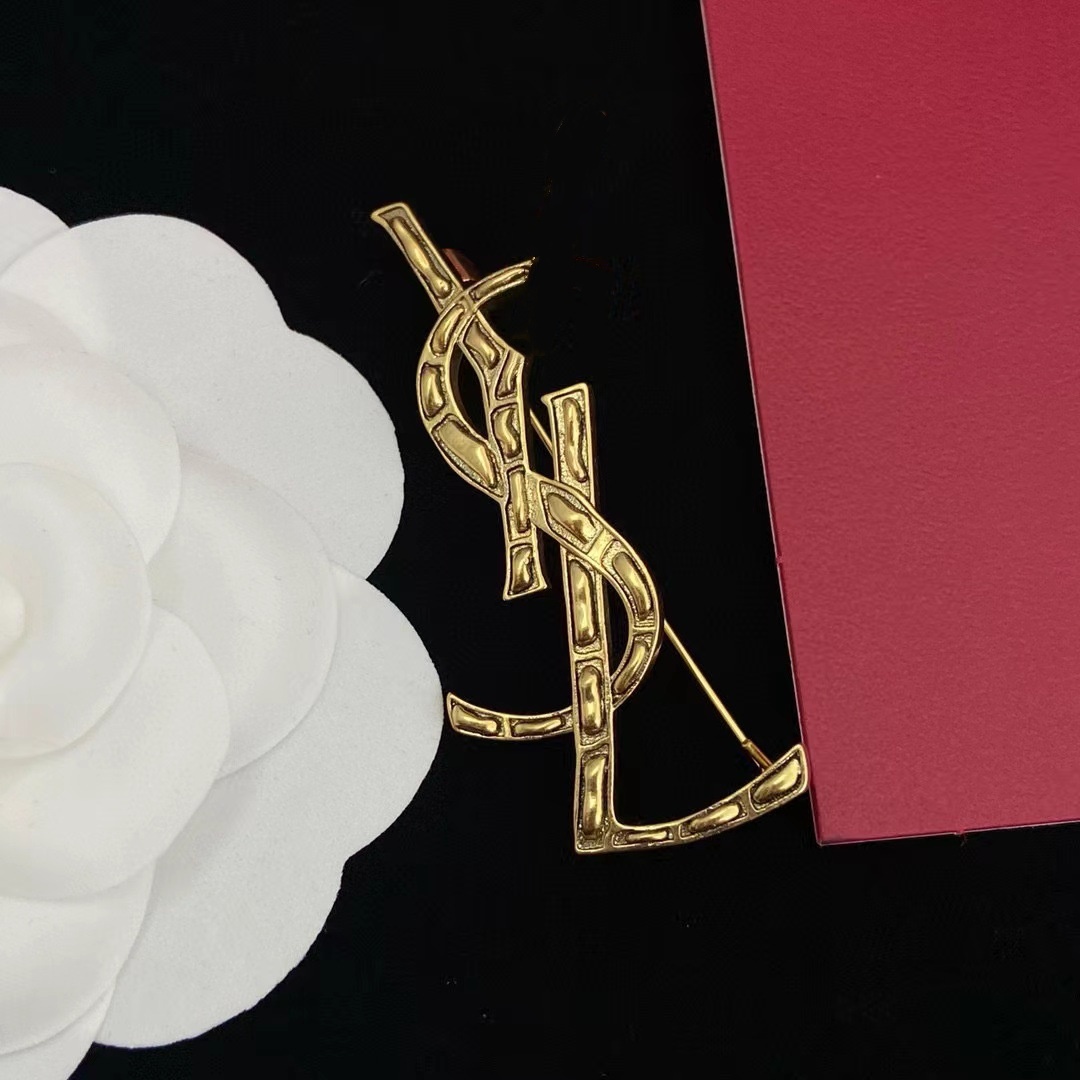 Brooch designer brooch luxury broche Letter Gold Plated design Jewelry temperament versatile style brooch dinner wear very nice