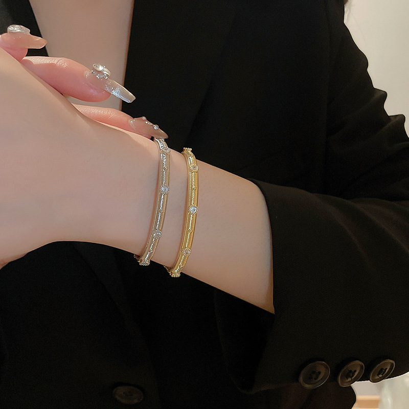 Bracciale Aperto Palazzo Vintage Spazzolato Placcato Oro Vero Zircone Gioielli …