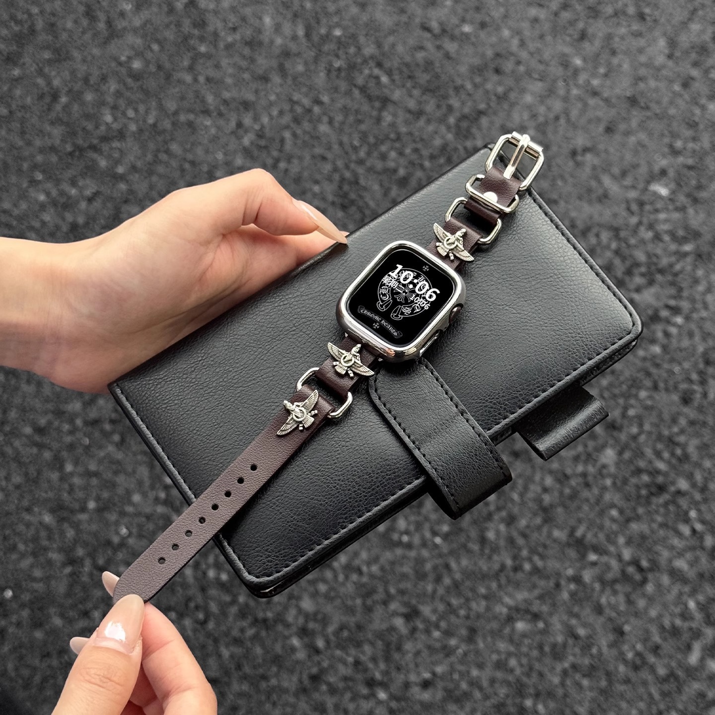 Suitable for 9 Retro Punk Style Leather Strap iWatch 7 8 Apple Watch S10 Band
