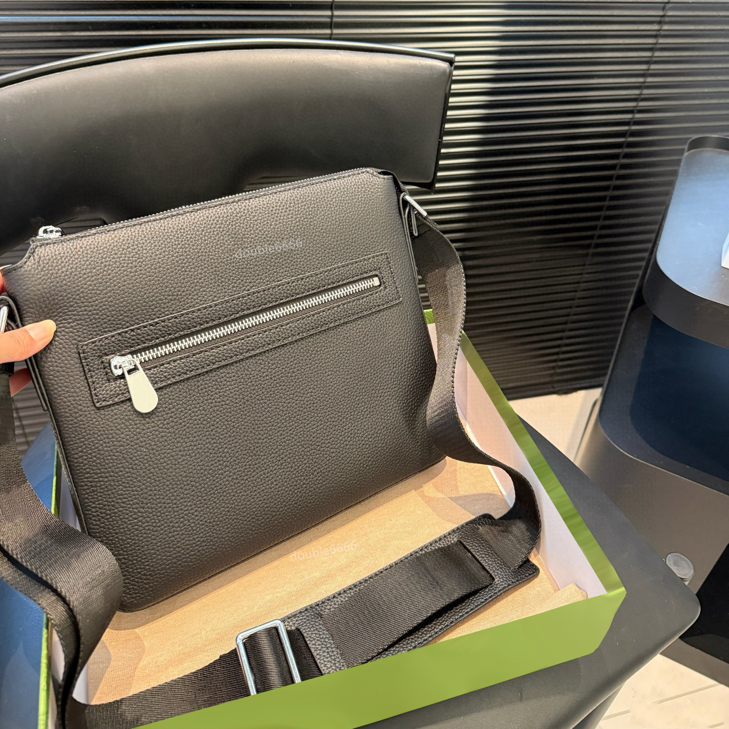 5A Quality Designer Men's Leather Messenger Bag Luxury Women's Camera Bag Fashion Shoulder Bag for Daily Commute crossbody bag postman bag phone bag chest bag