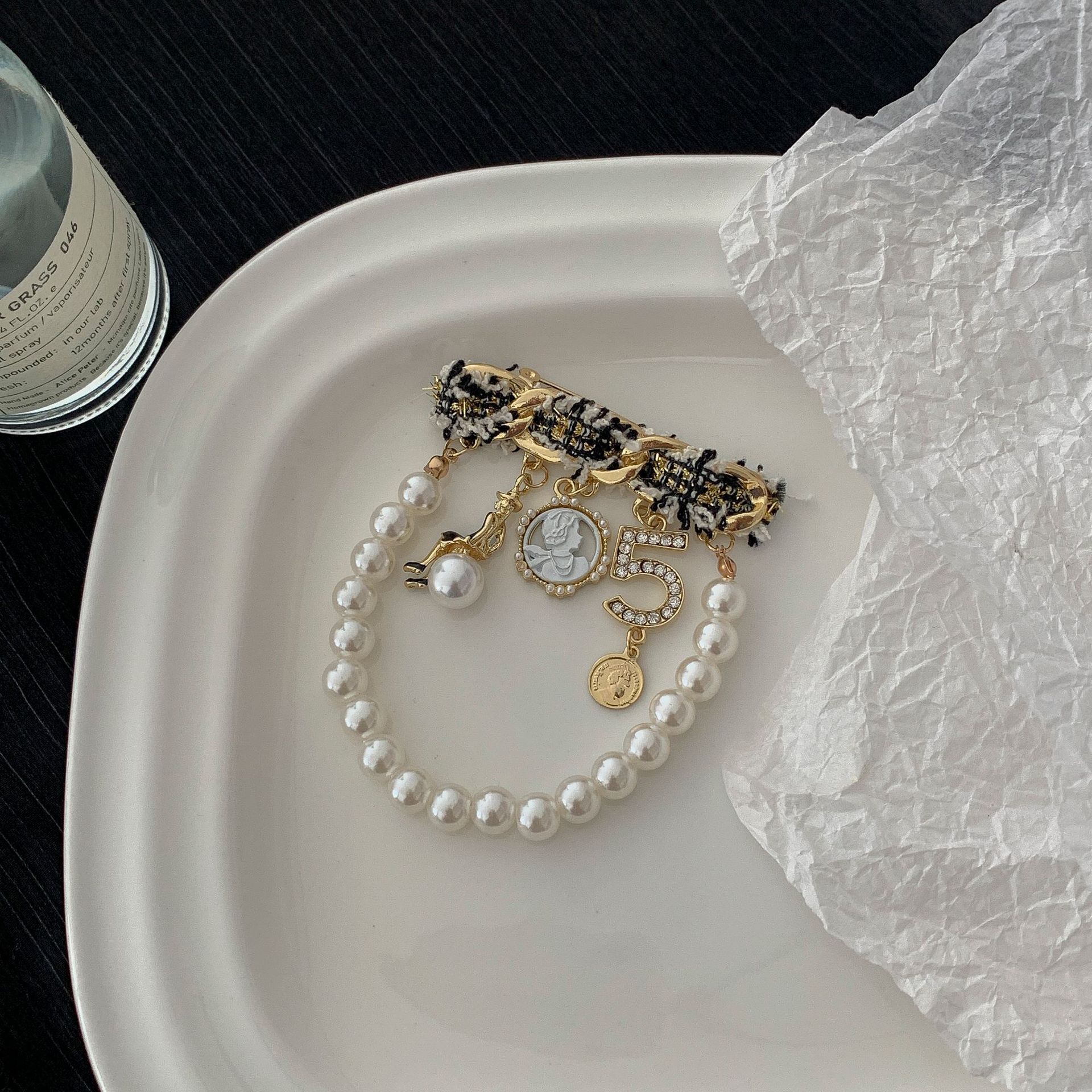 Luxury Brand Designer Jewelry Brooch High-End Trendy Personality Versatile Style Bag Pin Pearl Coat Sweater Brooch Women's Accessories