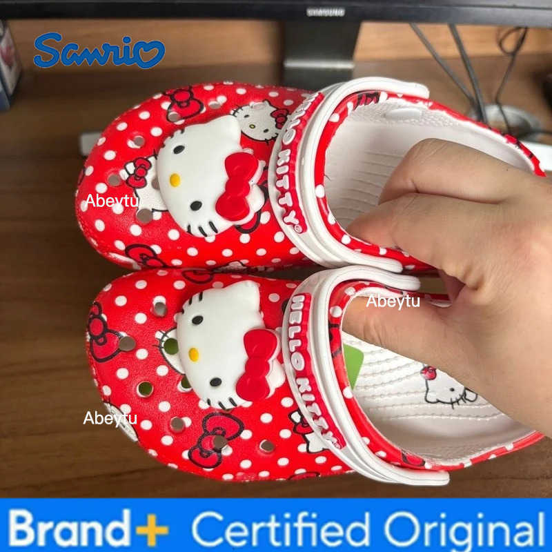Sanrio 2025 KT Cat Cartoon ChildrenS Hole Shoes For Boys And Girls Beach Toe Caps Slippers Big ChildrenS Summer Fashion Sandals Gift H251230