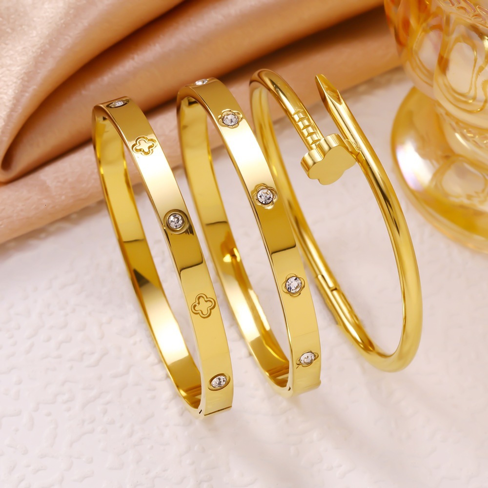 Luxury Brand Designer Jewelry Stainless Steel Gold Bracelet Set With Diamond-Studded Studs, Small Waist Four-Leaf Clover Bracelet Gold Bangles for Wom