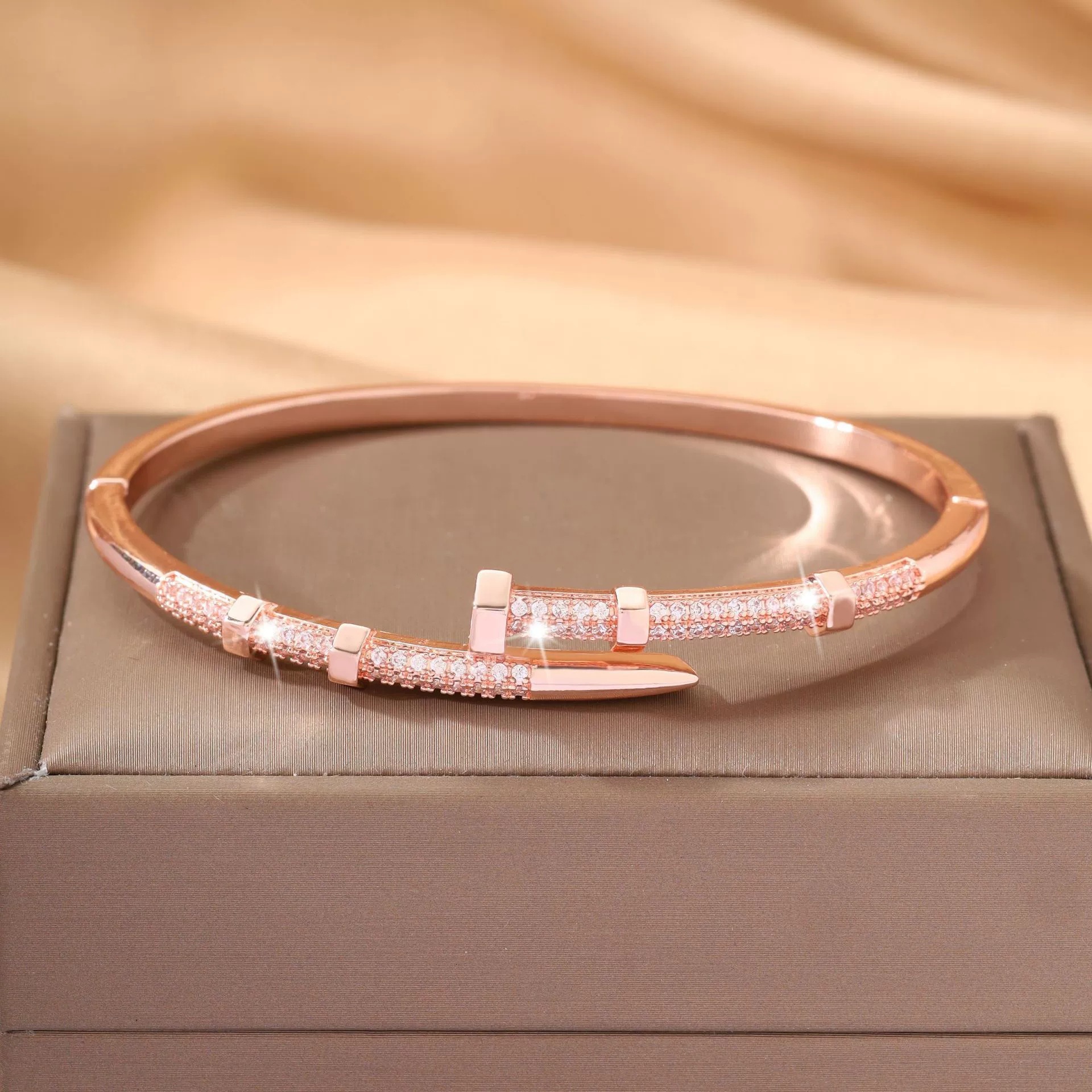 Luxury Brand Designer Jewelry 2025 New European And American Style Nail Bracelet Exquisite Copper Micro Inlaid Zirconia Hand Jewelry High-End Open Lux