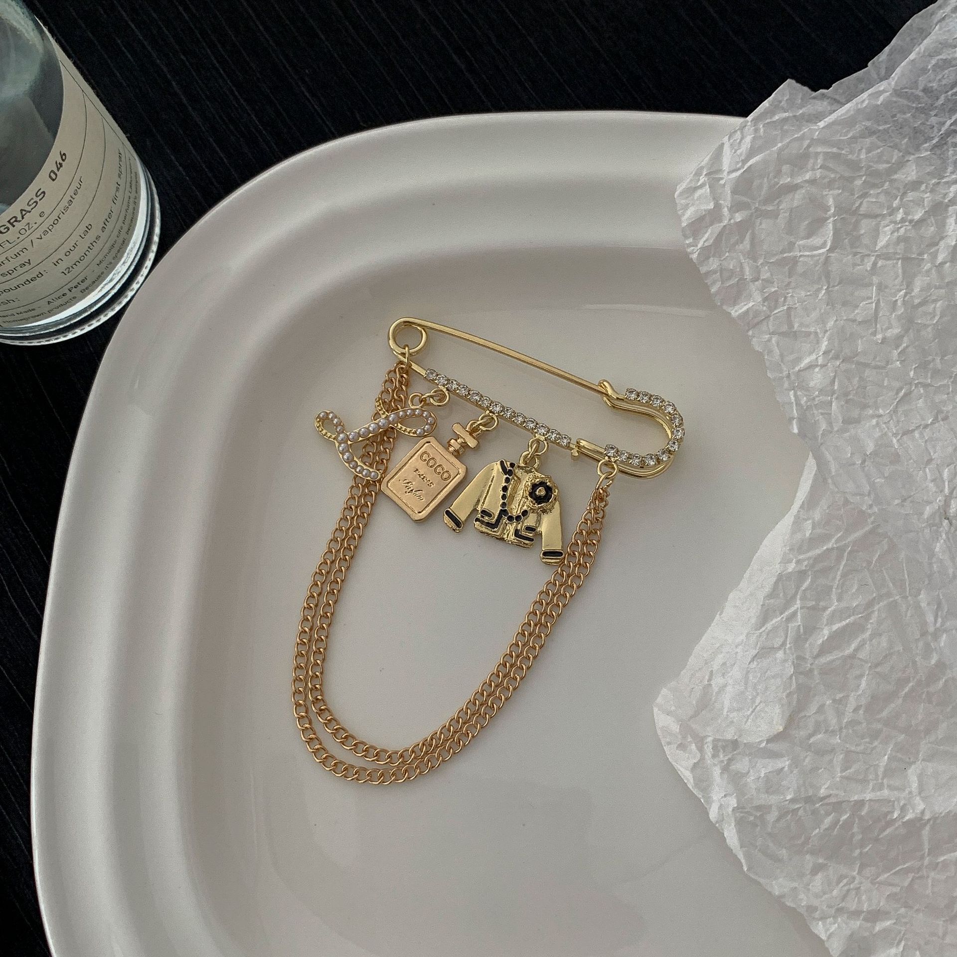 Luxury Brand Designer Jewelry Brooch High-End Trendy Personality Versatile Style Bag Pin Pearl Coat Sweater Brooch Women's Accessories