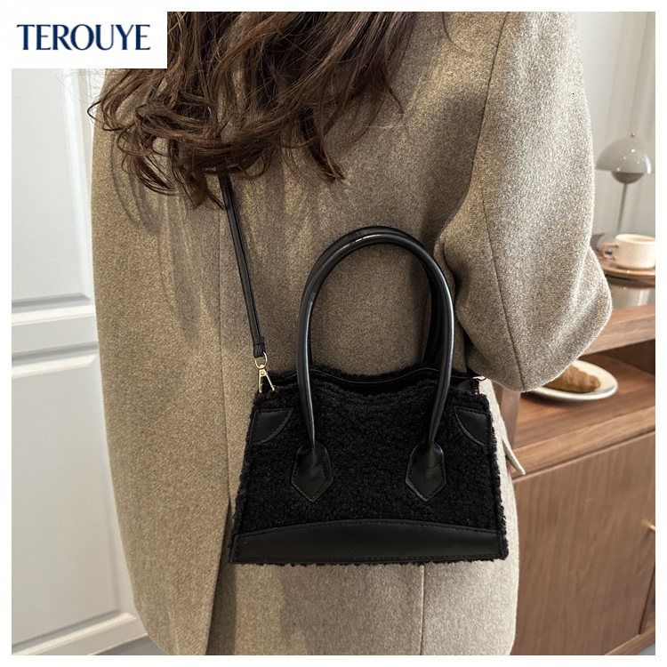 TEROUYE Fashionable plush splicing design women's handbag autumn and winter new item niche texture design trendy shoulder bag elegant luxury bag