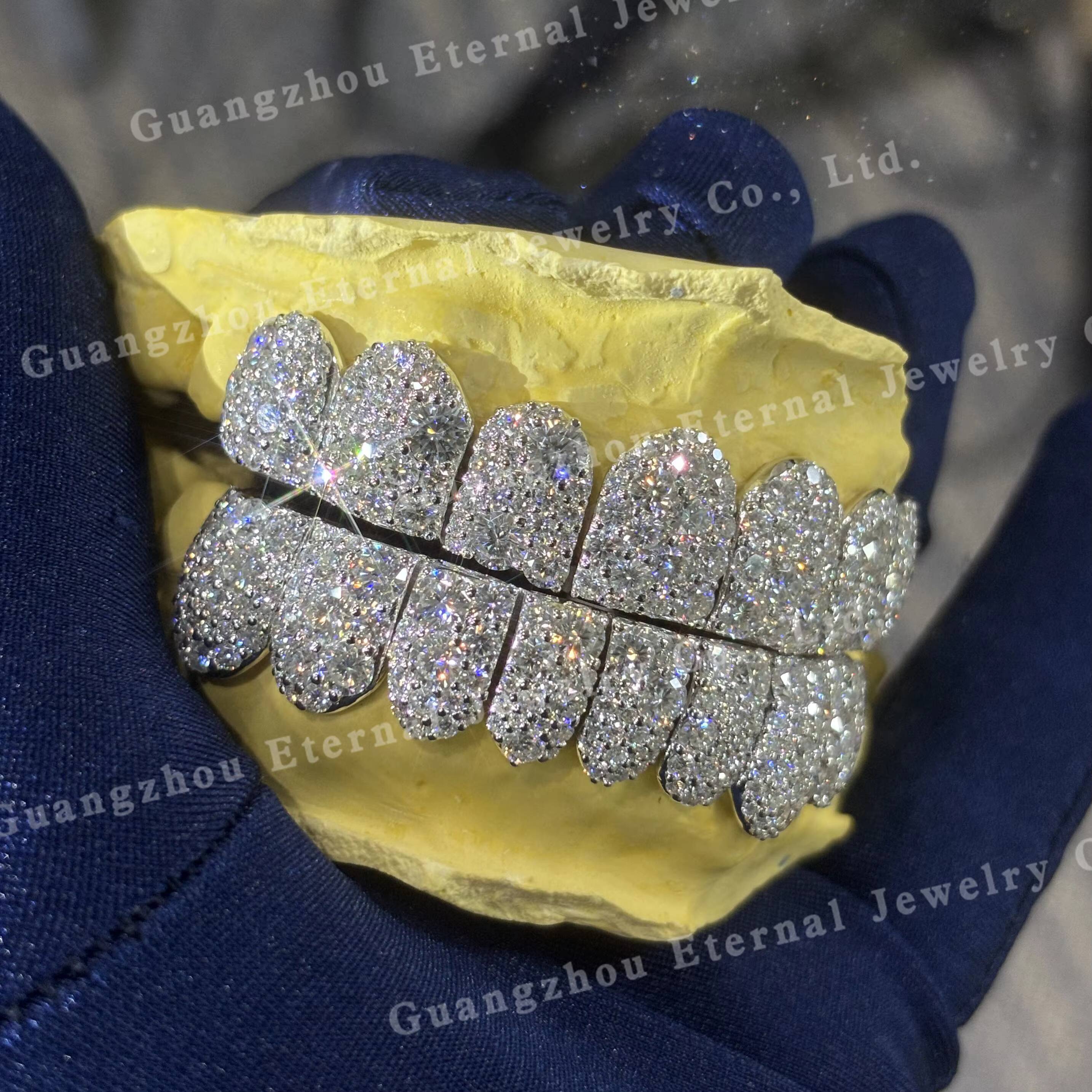 Custom Iced Out Bling Top Bottom 10 S925 Silver Flawless Moissanite Diamond Perm Cut Straight Line Solid Gold Grillz for Teeth