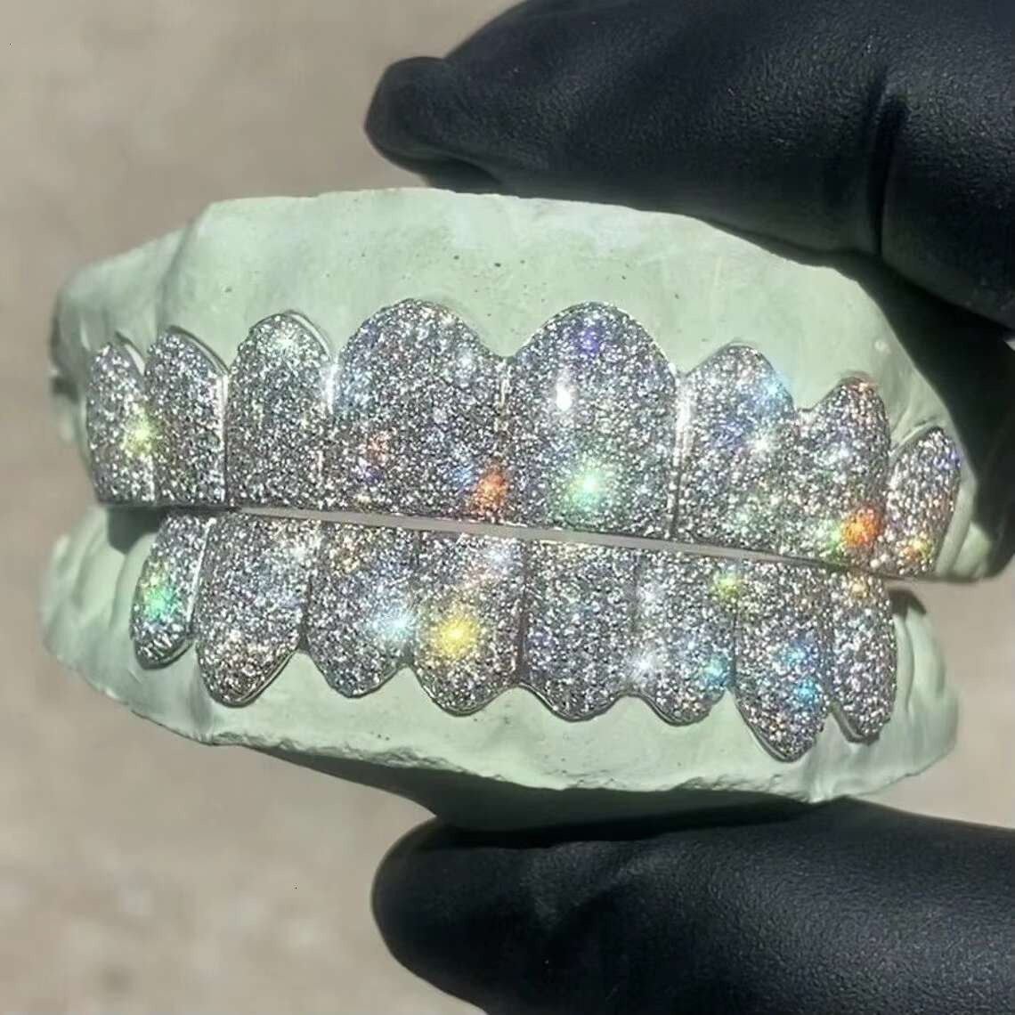 Custom VVS Moissanite Teeth Grillz Honeycomb Set with Big Stone Grillz Diamond Iced Out Grills Mens Hiphop Honeymoon Grillz
