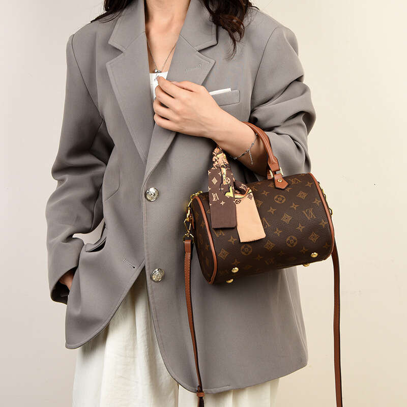 New Fashion High-End Women's European and American Retro Boston Style Versatile Shoulder Crossbody Bag