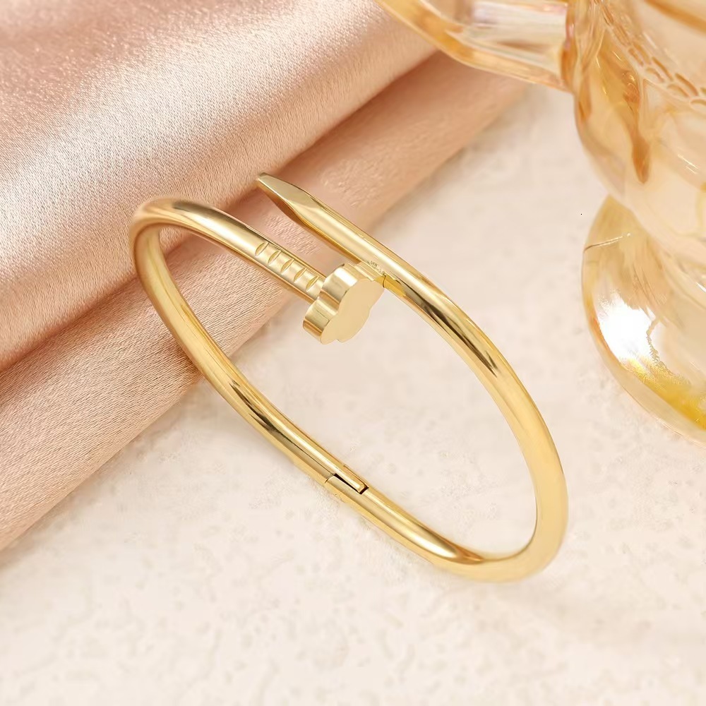 Luxury Brand Designer Jewelry Stainless Steel Gold Bracelet Set With Diamond-Studded Studs, Small Waist Four-Leaf Clover Bracelet Gold Bangles for Wom