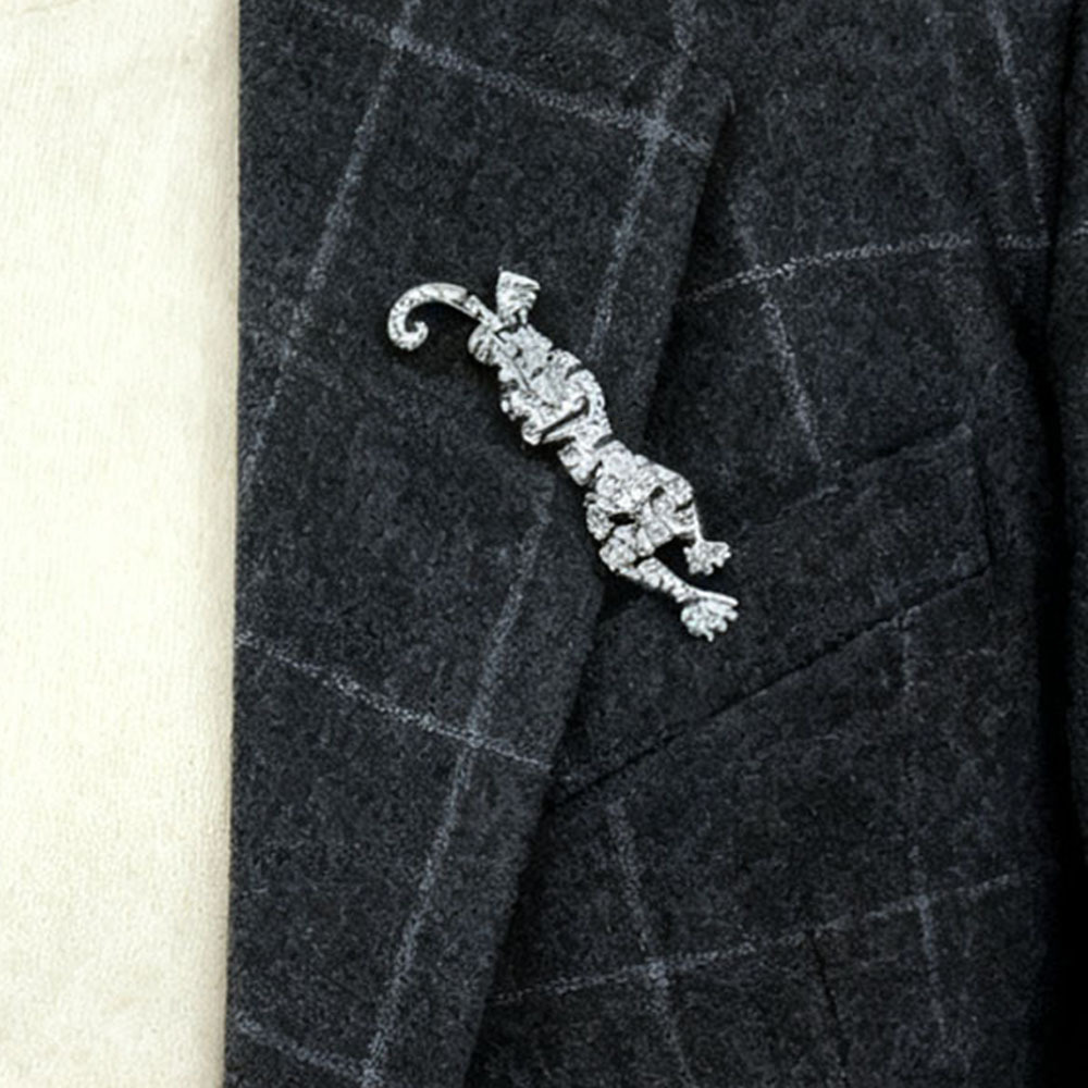 Luxury Brand Designer Jewelry Suit Jacket Tiger Brooch Lapel Pin Fashionable Elegant Metal Animal High-End Accessory