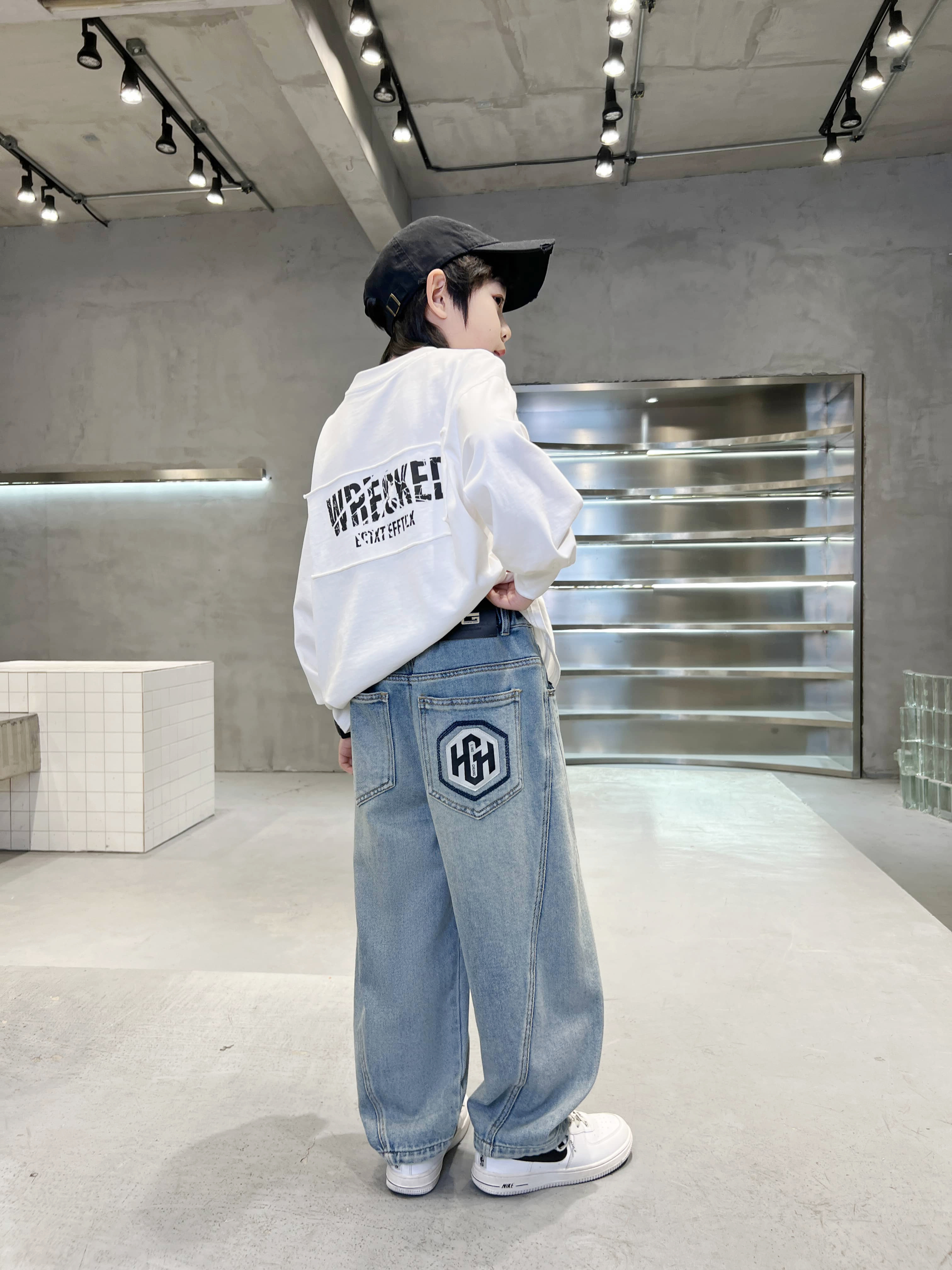 Boys' Spring and Autumn Retro Casual Versatile Jeans, Middle and Big Kids' New Straight Tube Light Color Trendy and Western Boys' Jeans