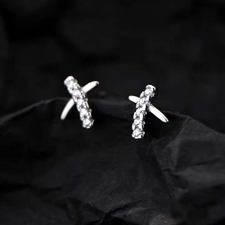 Luxury Brand Designer Jewelry S925 Sterling Silver Cross Earrings For Women, Ins Style, Small And Simple Earrings, Light Luxury Design, Fashionable An