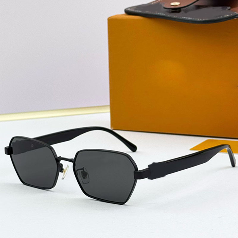 Elegant and fashionable womens designer Sunglasses metal black frameleg strap logo design for daily wear quiet style glasses UVA100% Z3207U