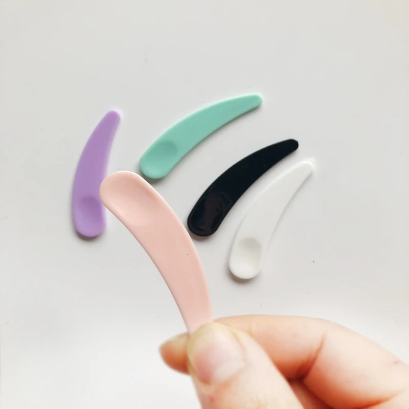 100pcslot Mini Cosmetic Spatula Scoop Disposable Mask White Black Green Purple Plastic Spoon Makeup Tool 55cm 251215