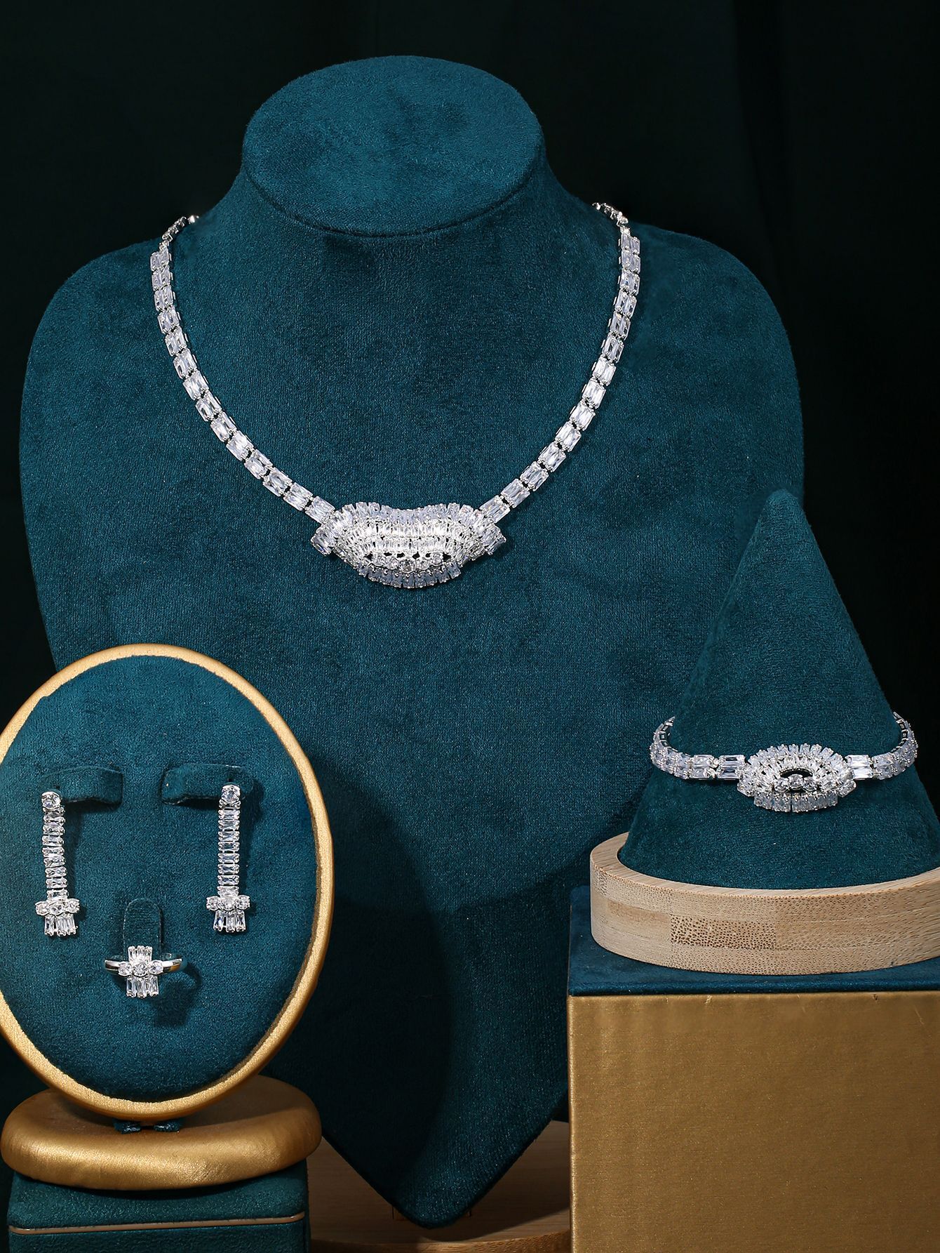 Luxury Brand Designer Jewelry Hot-Selling Brilliant Full Diamond Jewelry Set Claw Chain Necklace Fashion Synthetic Zircon Jewelry Set Jewelry Set