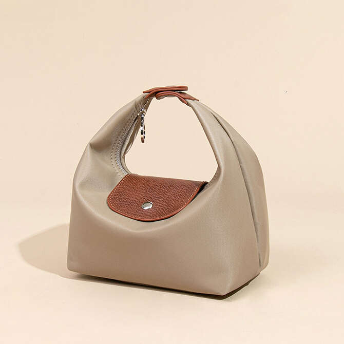 New Waterproof Nylon Lunch Box Niche Design Commuter Handbag Casual Versatile Shoulder Dumpling Bag for Women Vintage Quilted