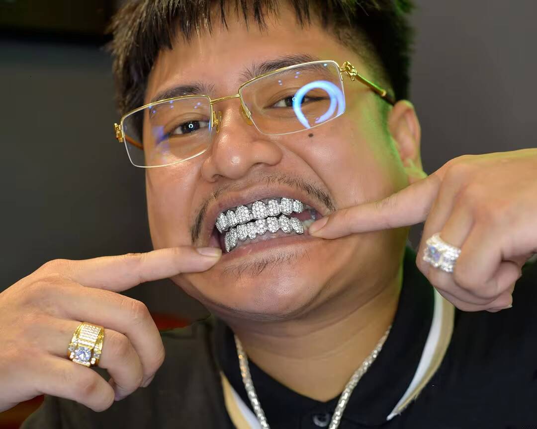 Top Sale 925 Solid Silver Custom Moissanite Grillz Teeth Hip Hop Style Iced Red Stone Passed Diamond Tester High Fine