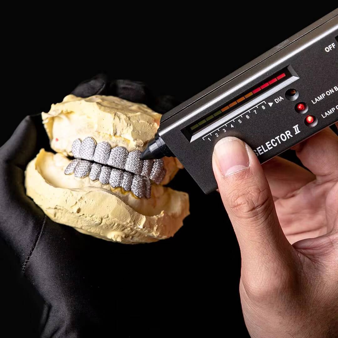 Top Sale 925 Solid Silver Custom Moissanite Grillz Teeth Hip Hop Style Iced Red Stone Passed Diamond Tester High Fine