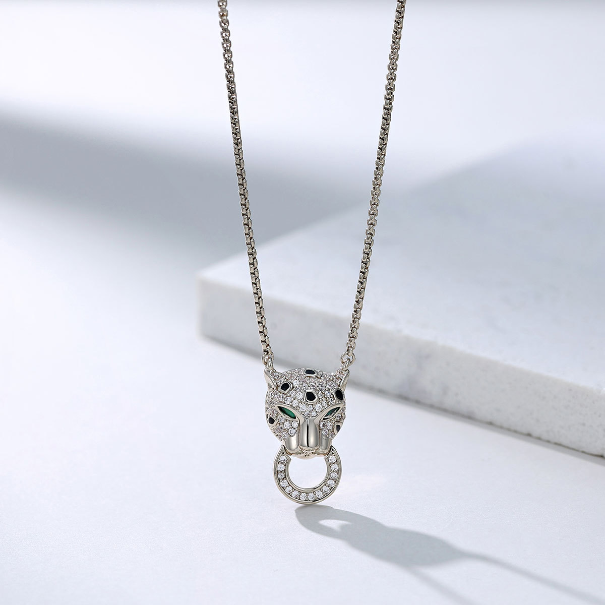 Designer Earring Green Eyes Leopard Pendant Necklace Paved AAA Zircon Diamond Panther Charm for Women Earbone Clip best Gift Jewelry wedding jewelry