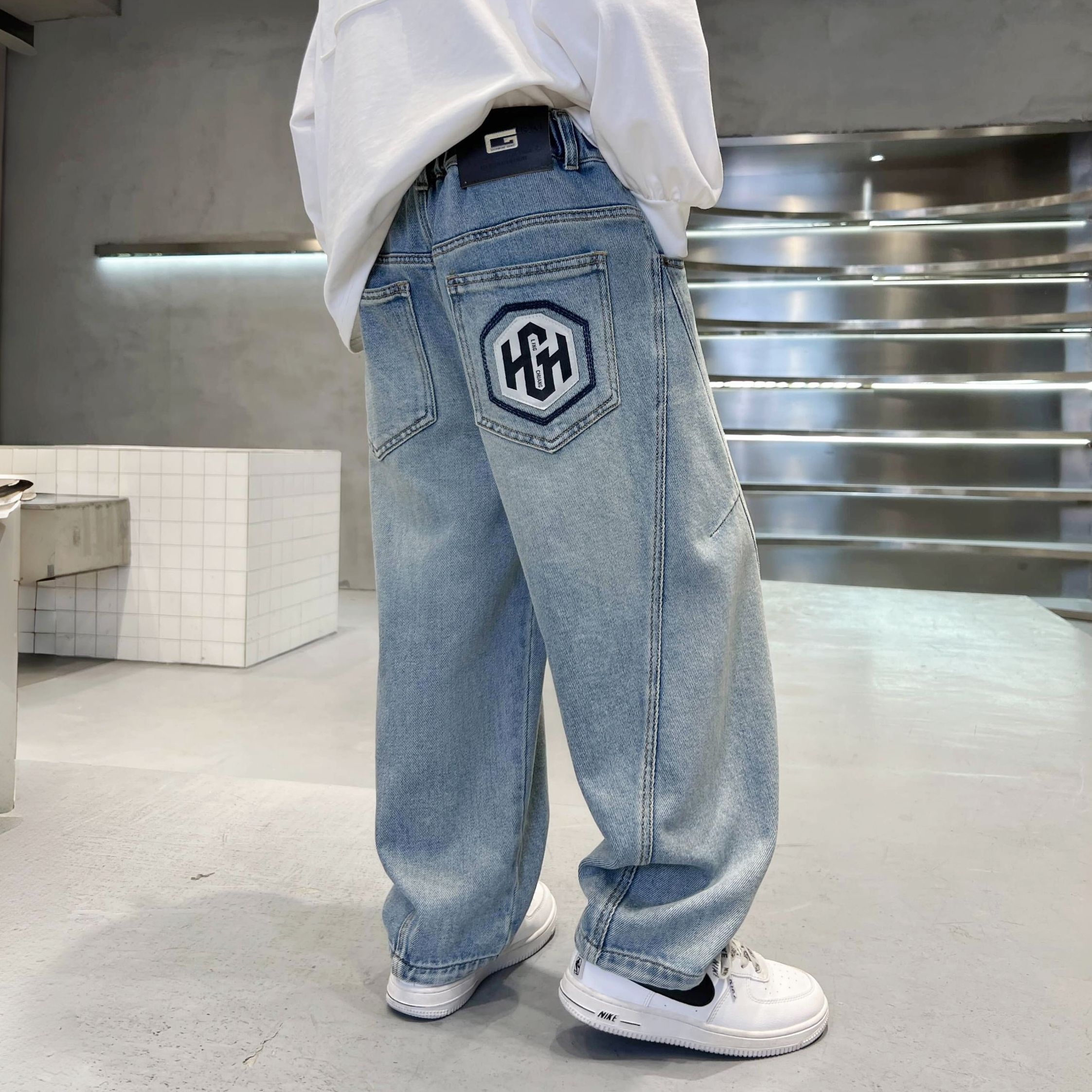 Boys' Spring and Autumn Retro Casual Versatile Jeans, Middle and Big Kids' New Straight Tube Light Color Trendy and Western Boys' Jeans